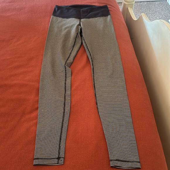 LULULEMON black and white stripe leggings - Picture 2 of 4